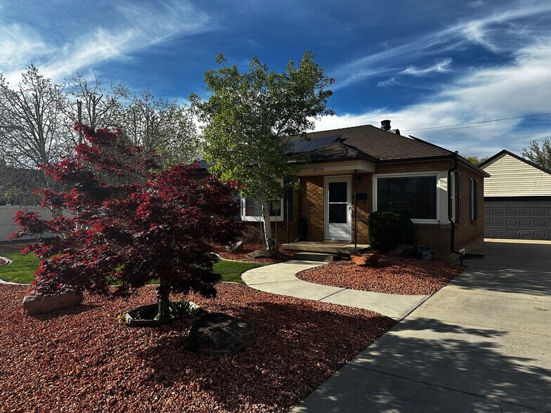 Building Photo - 2019 E Lambourne Ave