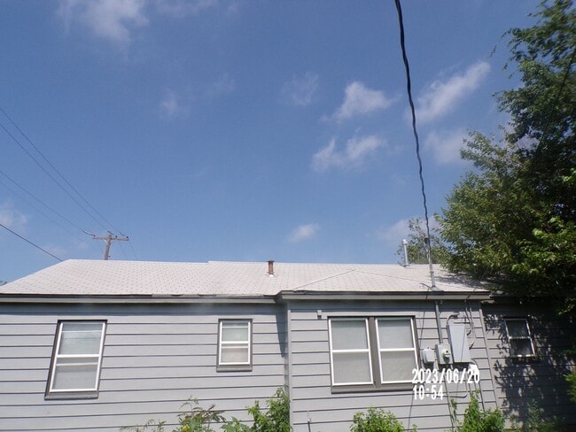 Building Photo - centrally located $200.00 off 1st  full month's rent