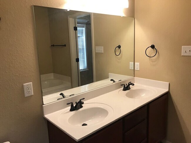 Building Photo - Nice home 3 Bedroom 2 Bathroom House in North Little Rock, Arkansas