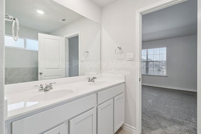 Building Photo - 11319 War Emblem