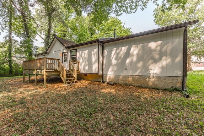 Building Photo - 3 bedroom updated home in a quiet, peaceful setting!