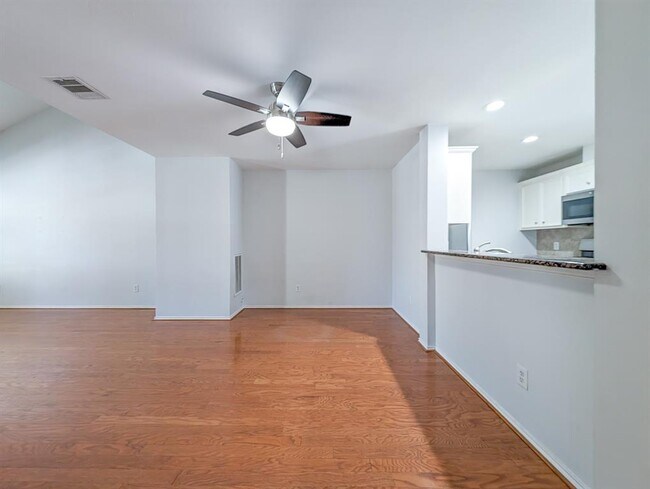 Building Photo - 1131 W 24th St