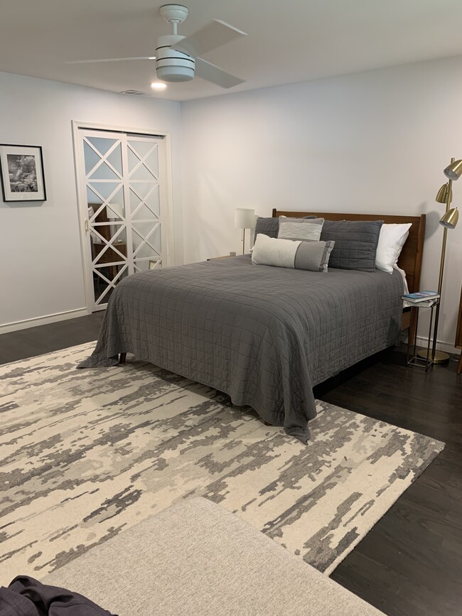 Master with on suite bathroom - 6234 Bandera Ave