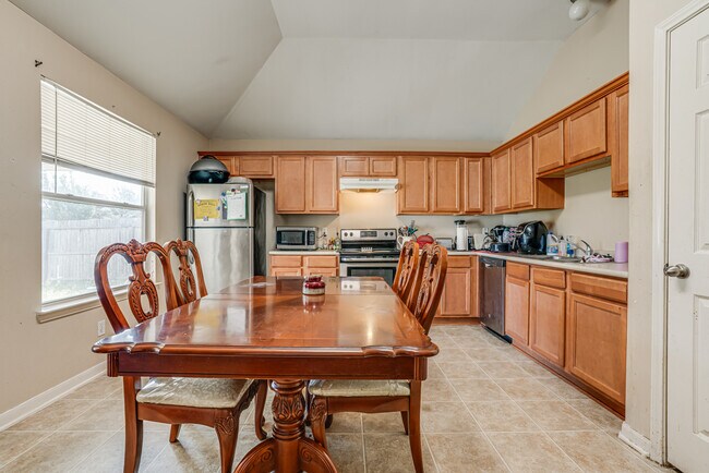 Building Photo - 549 Roadrunner Ave