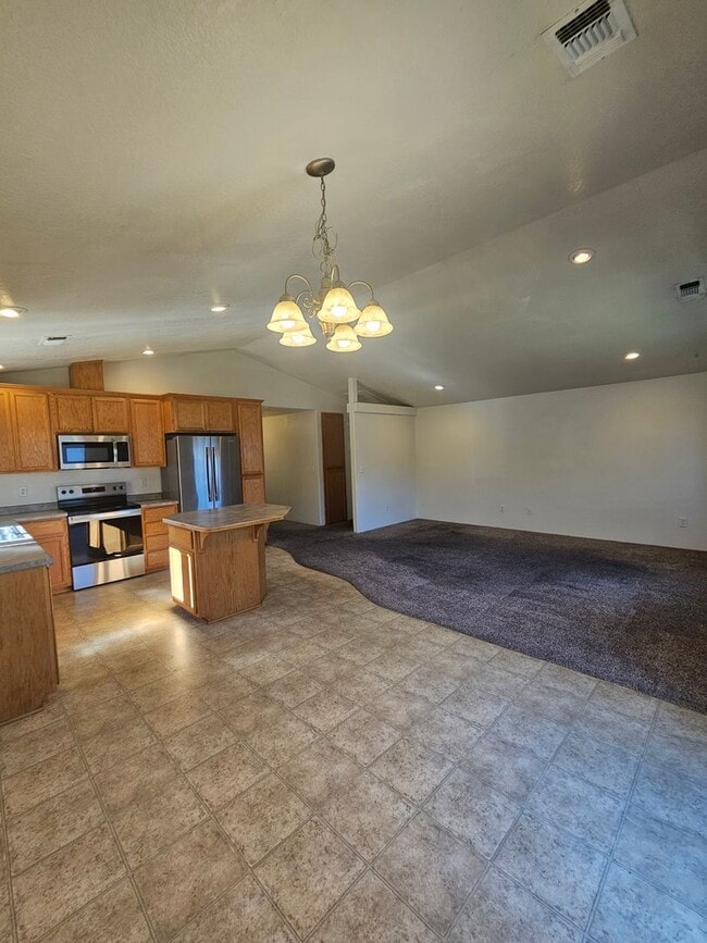 Building Photo - Contemporary Home in Quiet Location