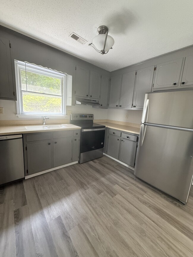 Building Photo - 117 Brightwood Cir
