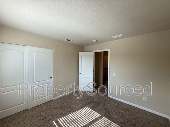 Building Photo - 1447 Hearthsong Dr