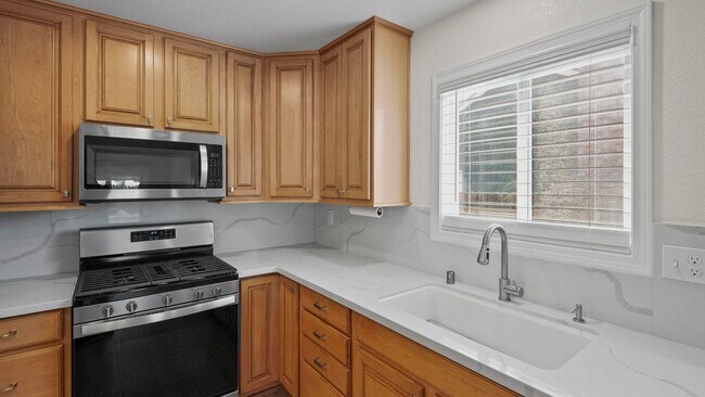 Building Photo - 3 Bedroom Home in Vacaville