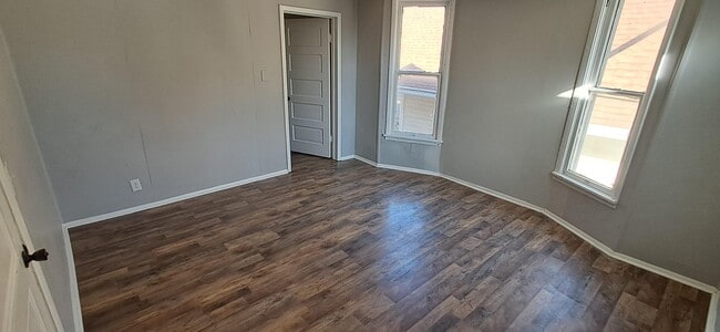 Building Photo - 2418 Jules St