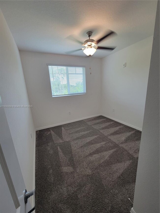Building Photo - 8271 Tanager Sq