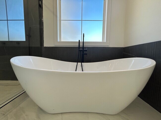 Building Photo - 73 Whitefoord Ave SE