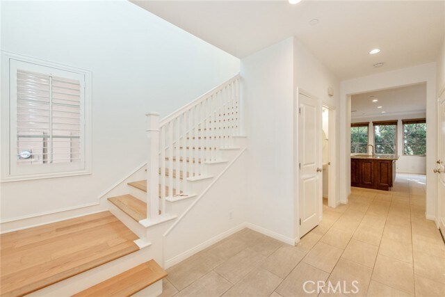 Building Photo - 83 Bianco