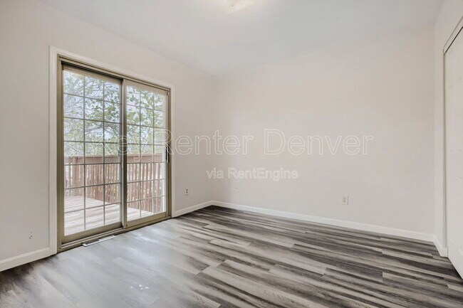 Building Photo - 949 Olathe St