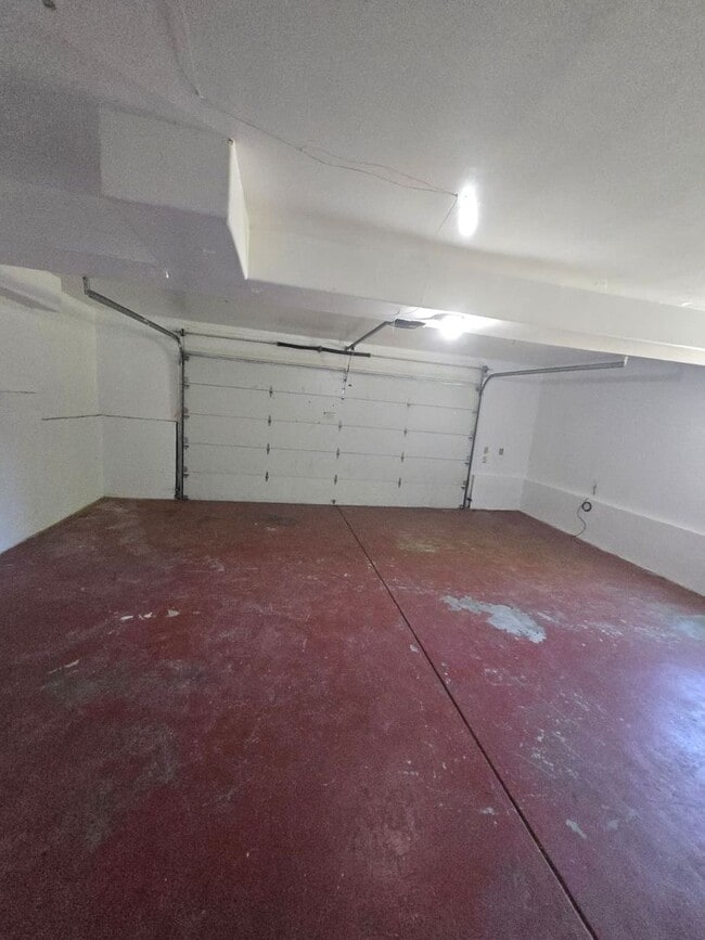 Building Photo - 8027 Ney Ave