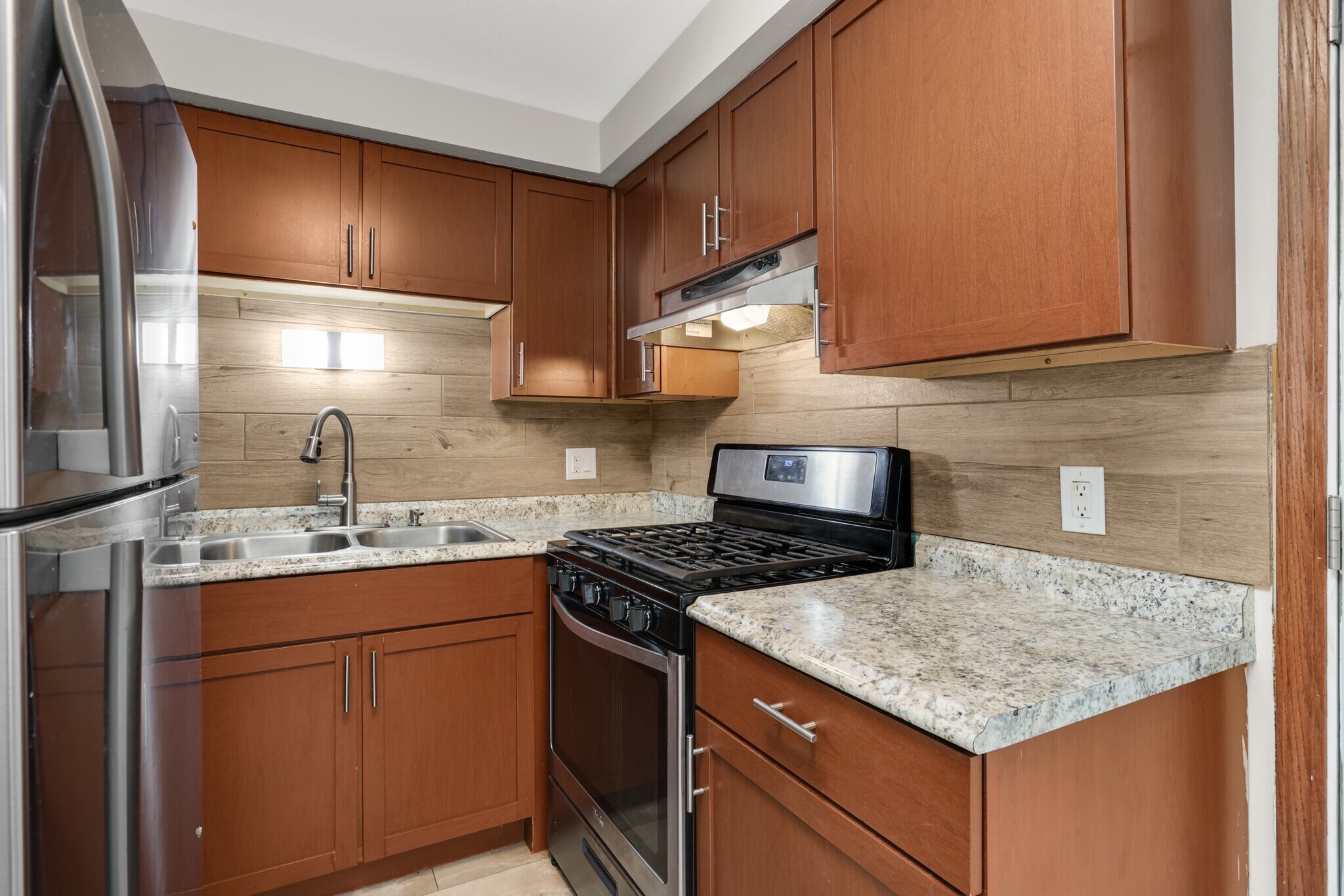 Kitchen - 1284 Snelling Ave N