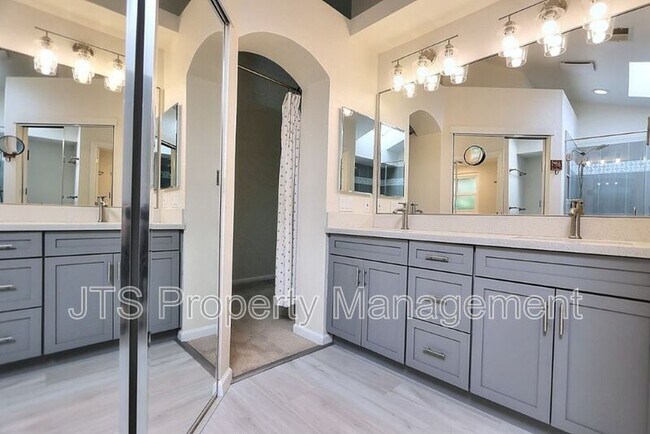 Building Photo - 8847 Mossburn Way