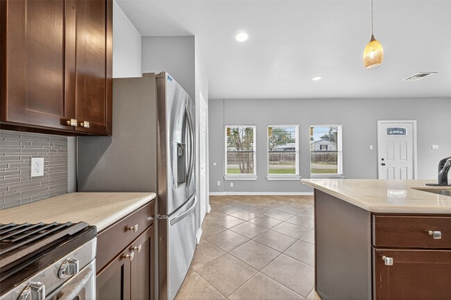 Building Photo - 146 Disney St