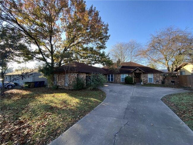 Primary Photo - 3307 Whitepine Dr