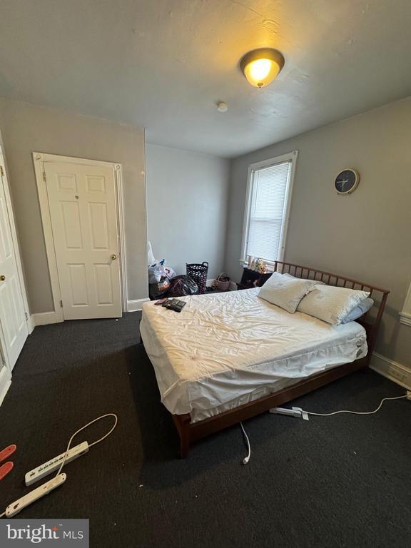 Building Photo - 533 Buttonwood St