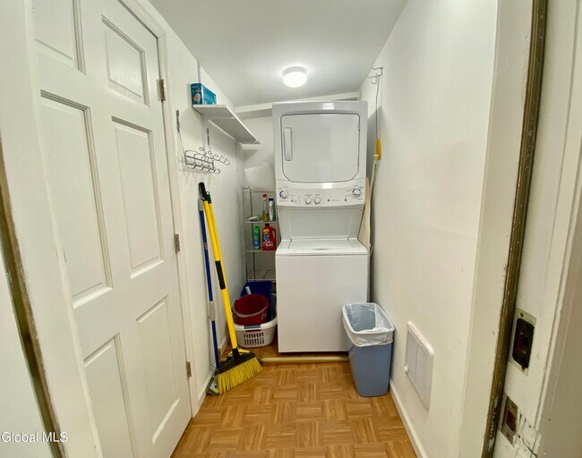 Building Photo - 59 Van Dam St