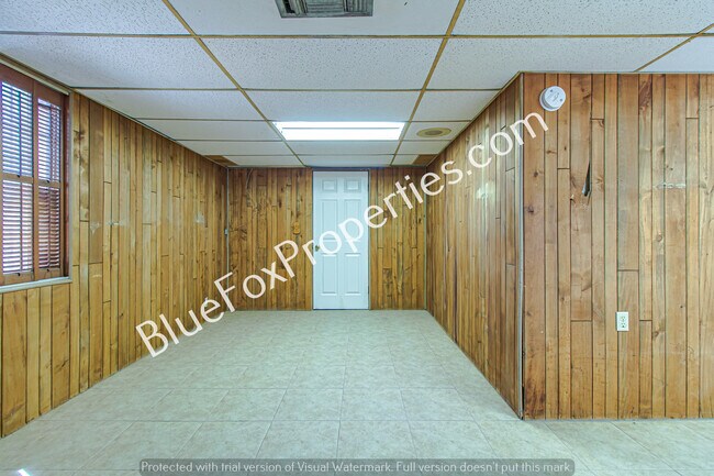 Building Photo - 4825 E 23rd St