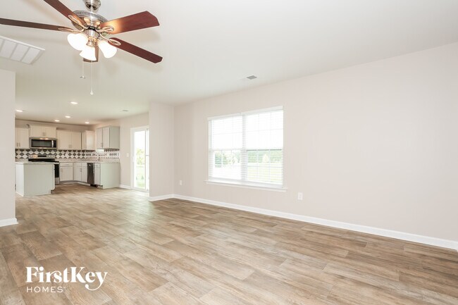 Building Photo - 330 Estelle Dr