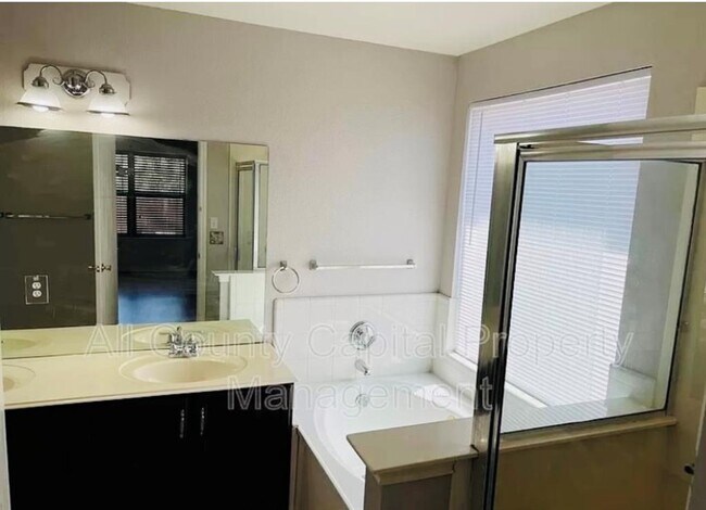 Building Photo - 15004 Antique Finish Dr