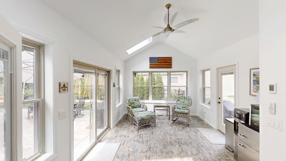 All season sunroom - 39953 Sandpoint Way