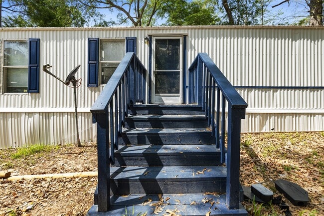 Building Photo - 184 Lions Cir