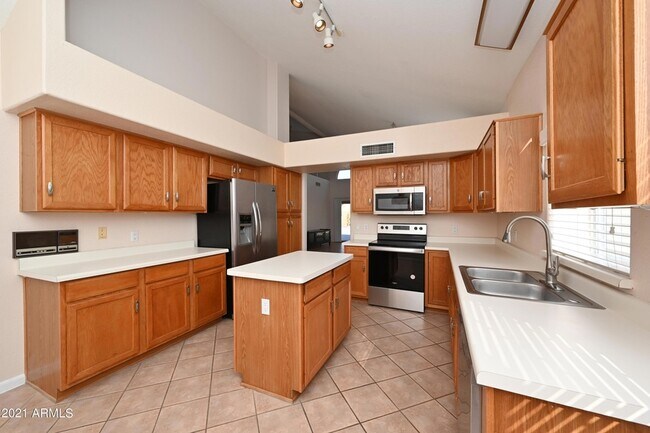 Building Photo - 5730 E Gelding Dr