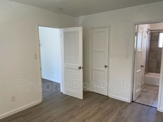 Building Photo - 464 3rd Ave
