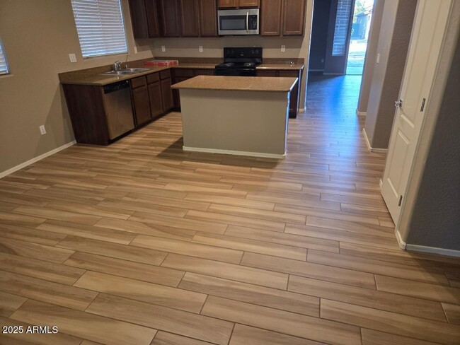 Building Photo - 1168 W Desert Hollow Dr