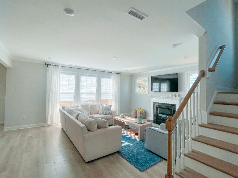 Building Photo - 121 Sweet Briar Ln