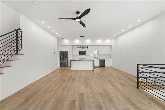 Building Photo - 2001 N Prairie Ave