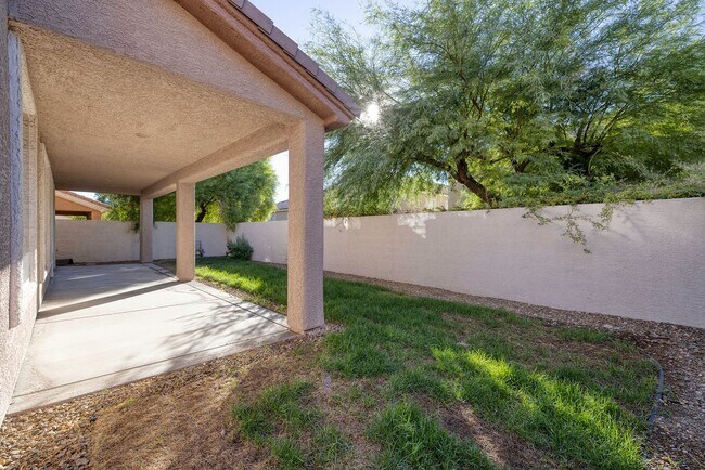 Building Photo - 11749 Via Esperanza St