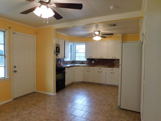 Building Photo - 1117 Patricia Dr