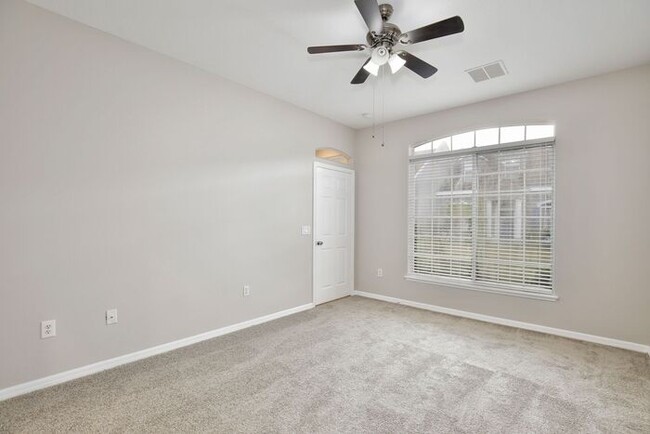 Building Photo - Charming 3/2.5 Spacious Townhome with a 2 ...