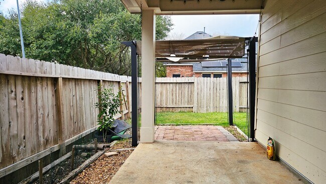 Building Photo - 211 Briar Trace Ln