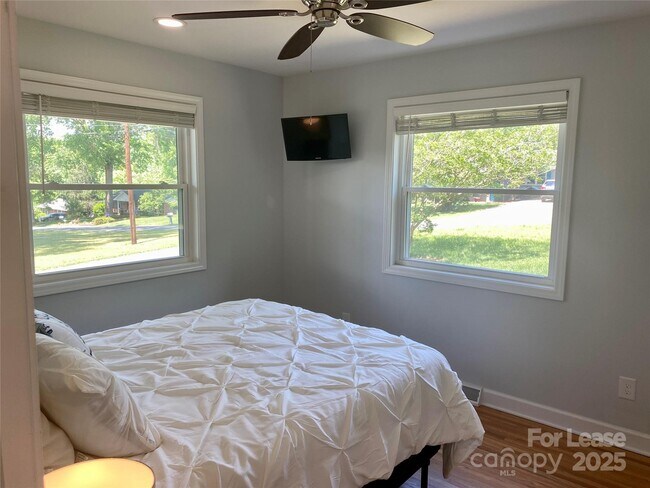 Building Photo - 113 Forest Dr