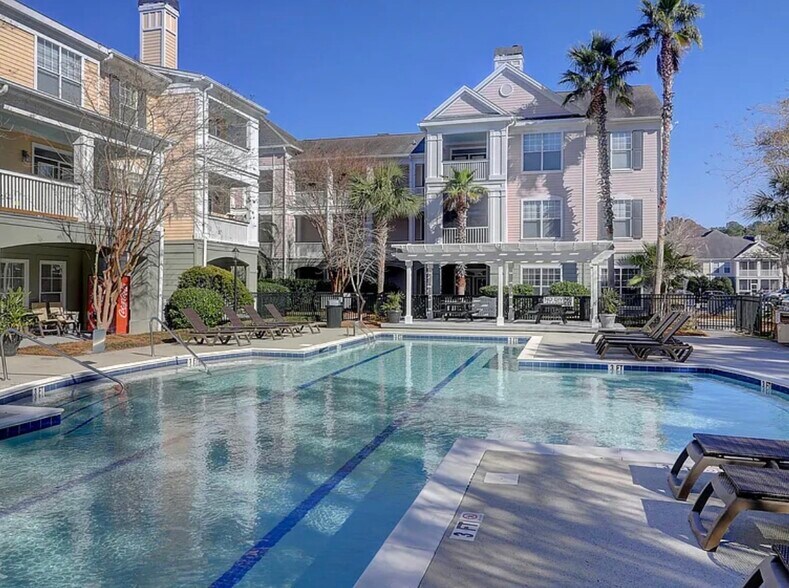 Building Photo - 130 River Landing Dr