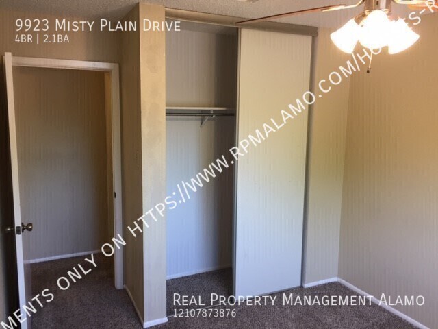 Building Photo - 9923 Misty Plain Dr