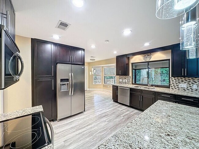 Building Photo - Exquisite Lake County Home with Lake Harris Views