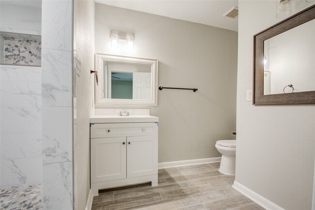 Building Photo - 10226 Envoy St