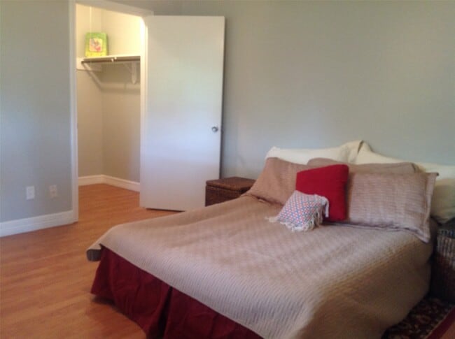 Building Photo - 7427 Tanager St