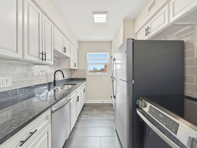 Building Photo - Modern & Bright Living in South Pasadena – Your Coastal Retreat!