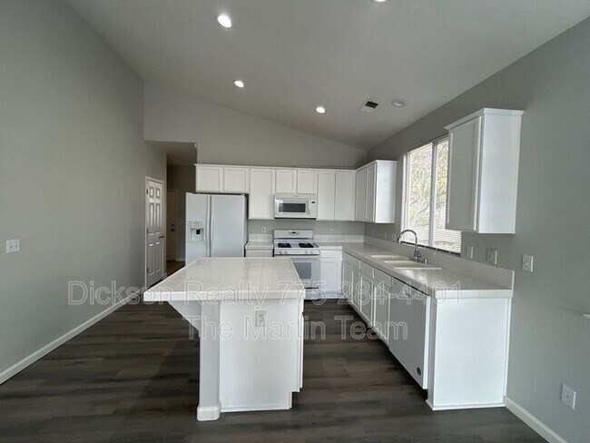 Building Photo - 2841 Granville Dr