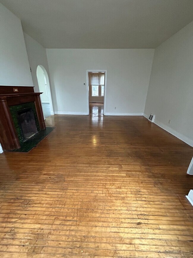 Building Photo - GB - 02 - Duplex