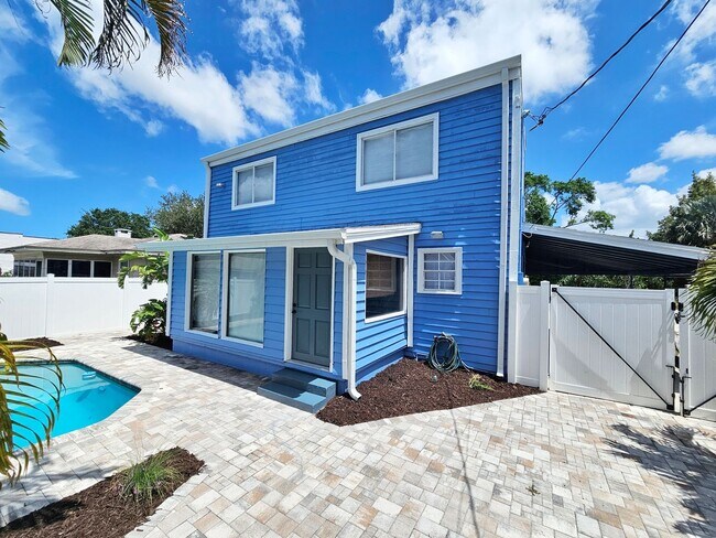 Building Photo - St. Petersburg Pool Home - 3 Bedroom 2 Bath