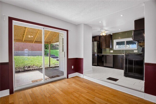 Building Photo - 1227 Denisonview St
