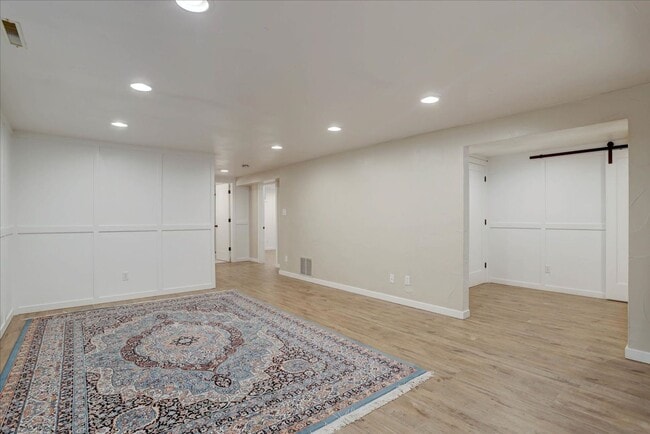 Building Photo - Beautifully renovated ranch home with drea...